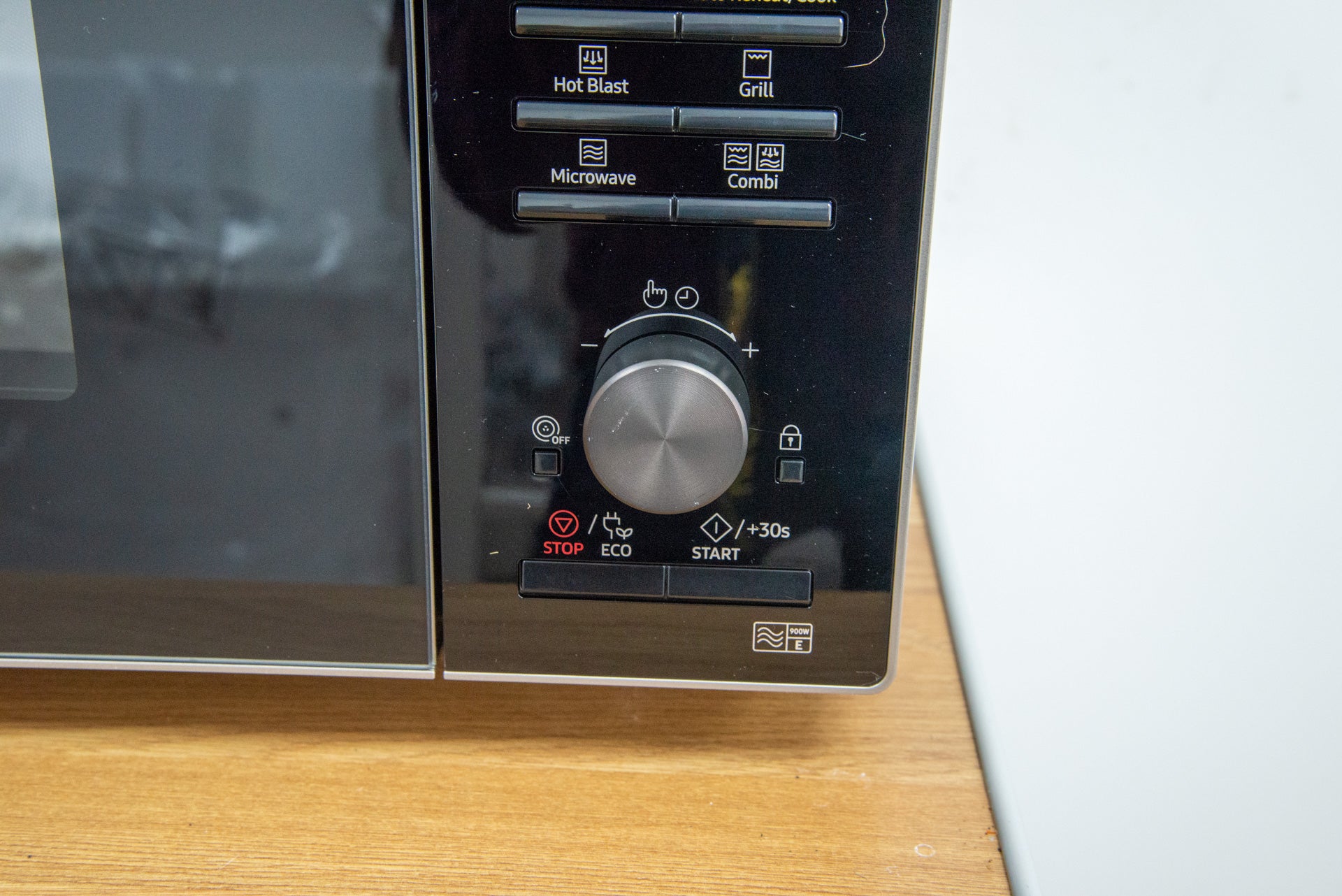 Samsung Easy View Convection Oven with HotBlast Technology MC28M6075CS dials