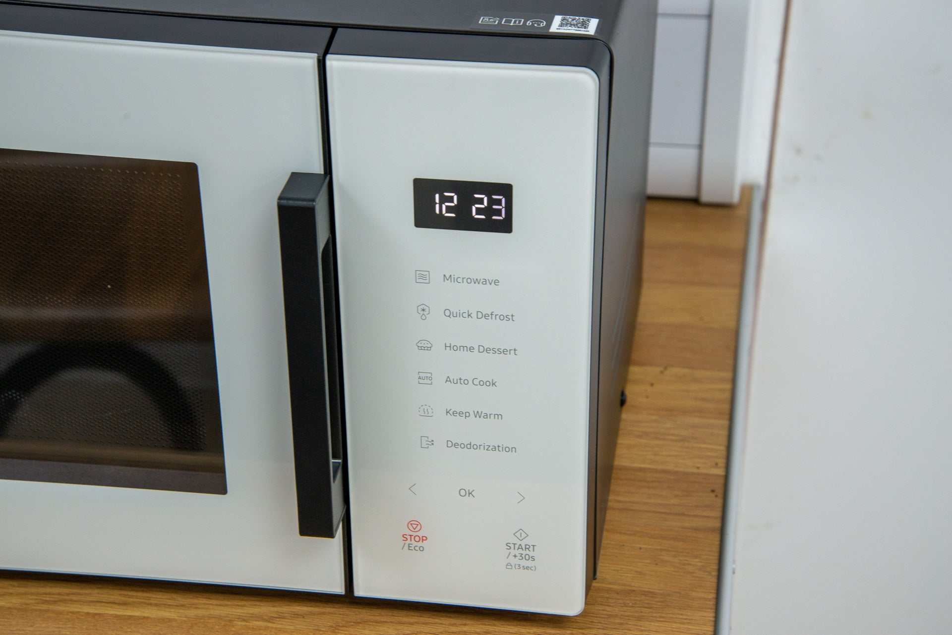 Samsung Glass Front 23 Litre Solo Microwave MS23T5018AE controls