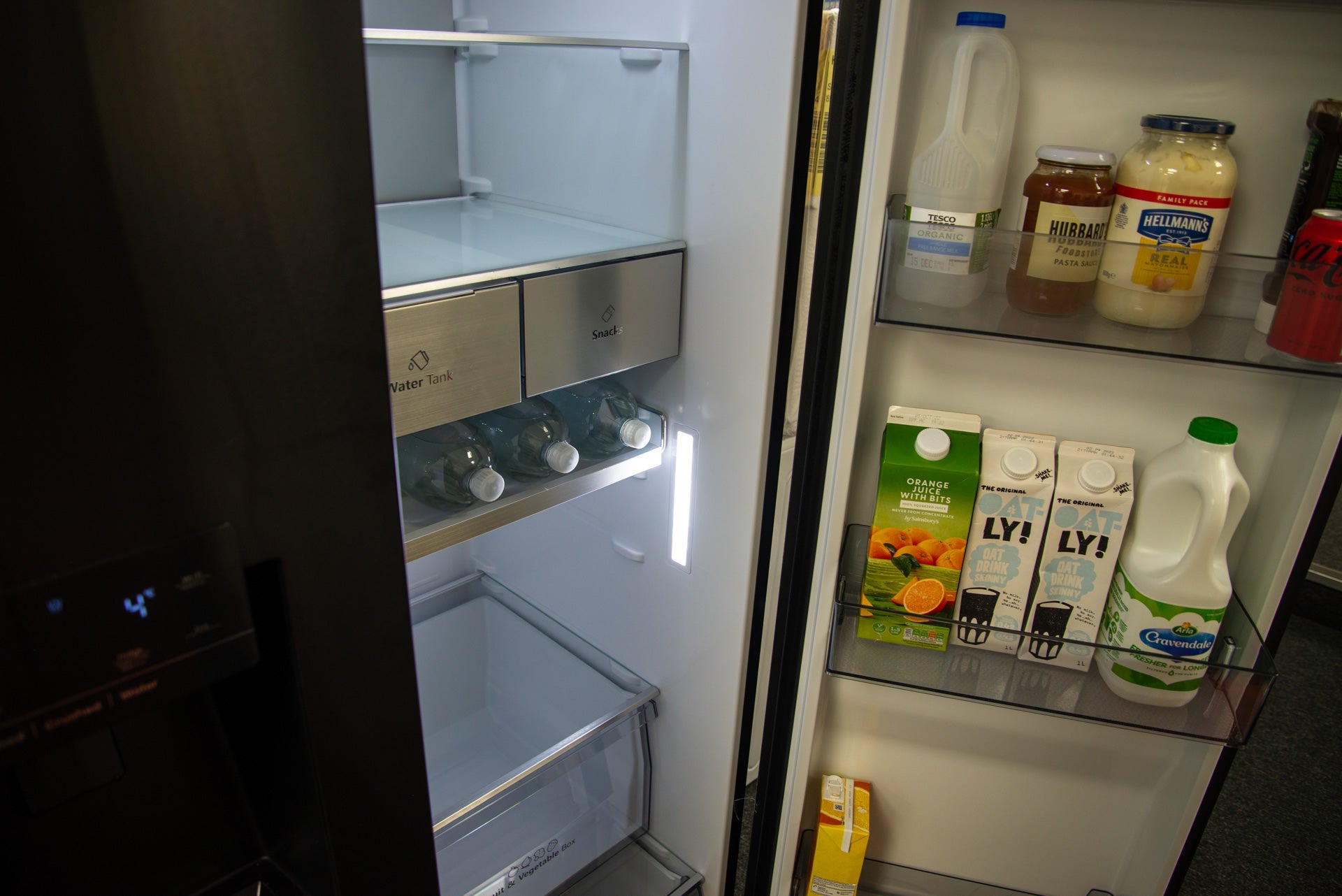 Hisense RS818N4TFE fridge section