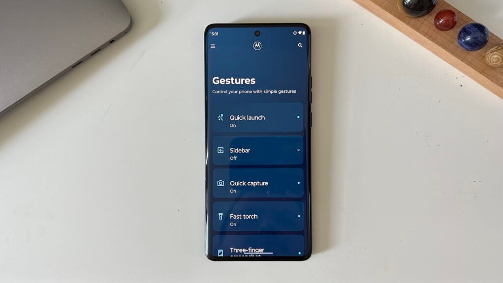 Motorola Edge 40 displaying Moto Gesture settings menu
