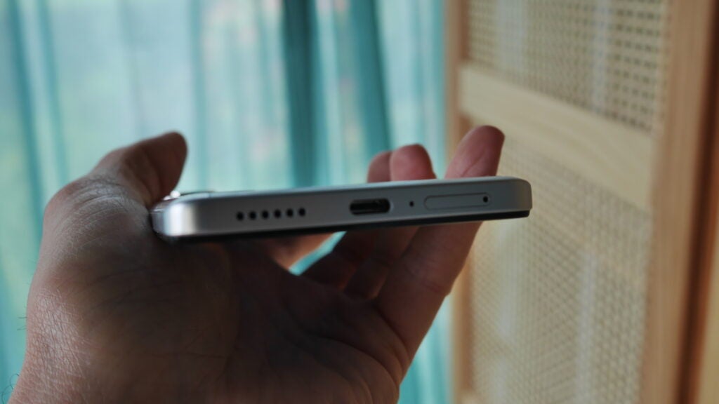 Redmi Note 12 Pro Plus USB-C charging port