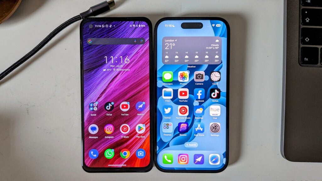 Asus ZenFone 10 and iPhone 14 Pro side-by-side
