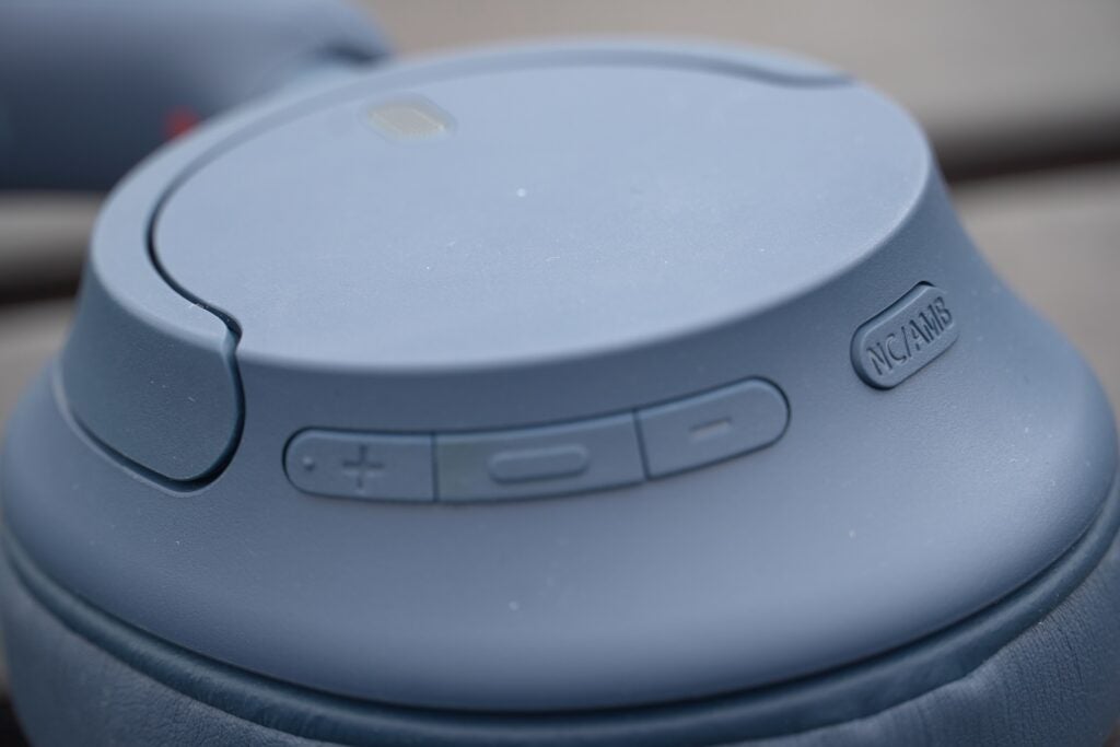 Sony WH-CH720N buttons