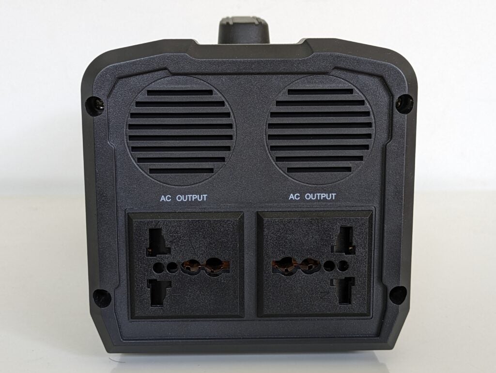 WAI PPS-400 AC outlets.