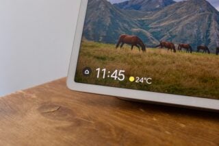 close up of clock on hub screen on pixel tablet
