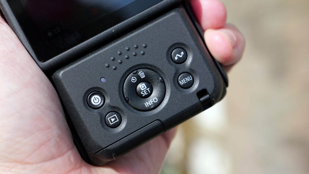 El panel de control principal para interactuar con la Canon PowerShot V10