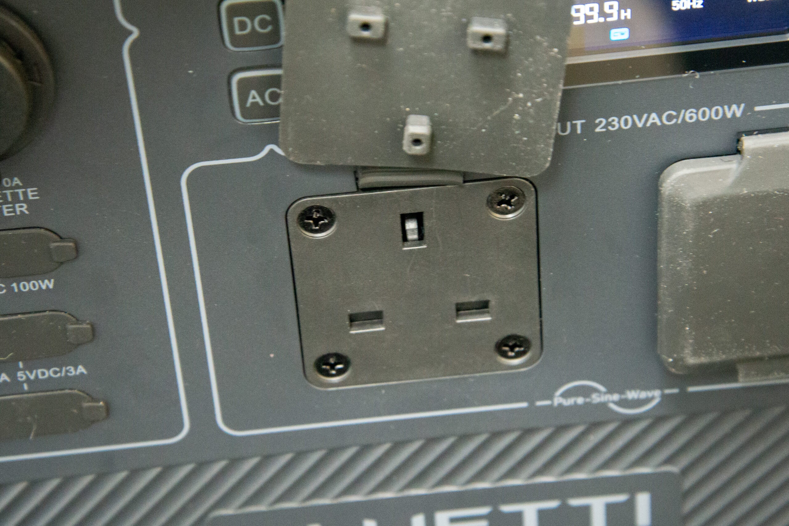 Bluetti AC60 AC power outlets