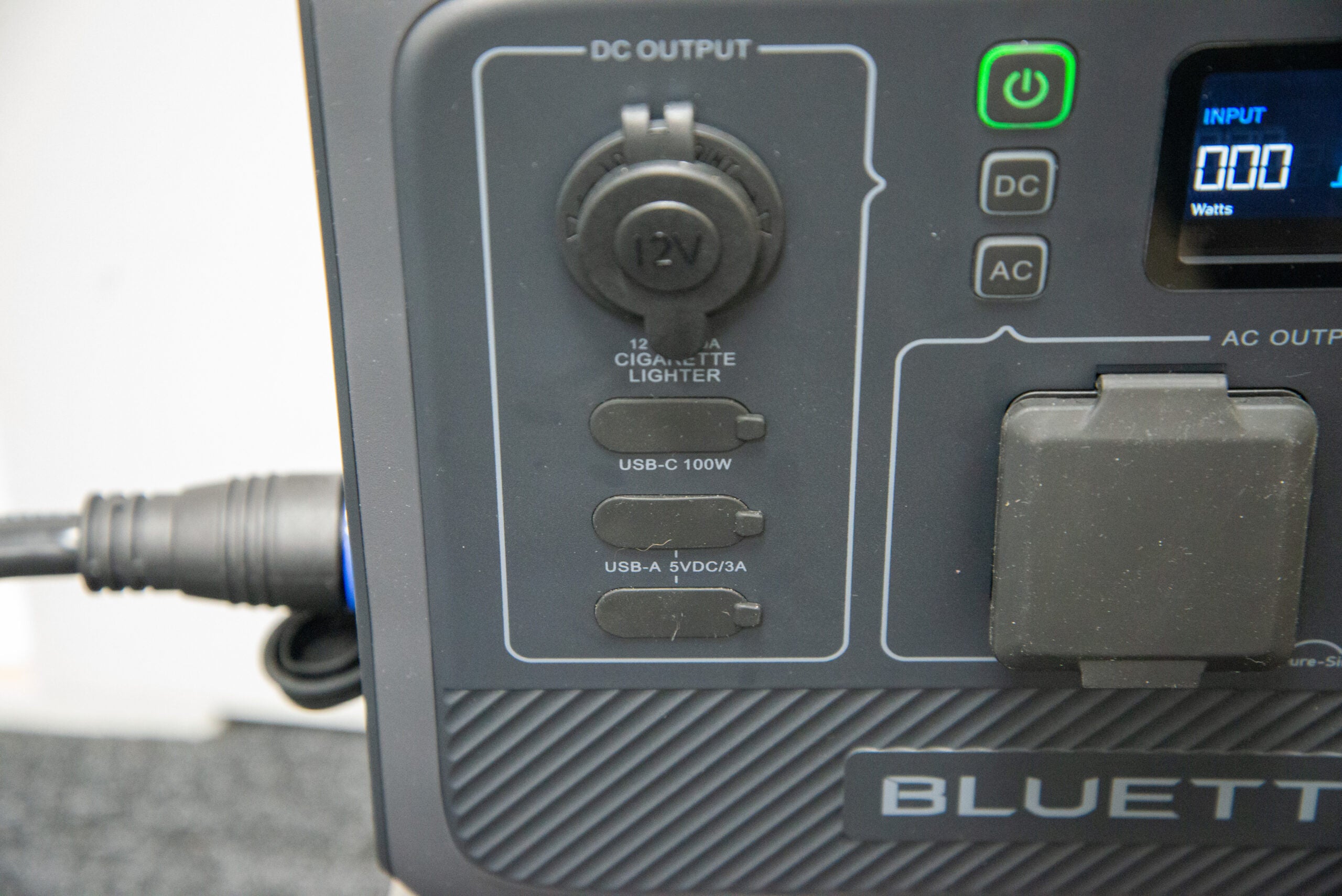 Bluetti AC60 DC outlets