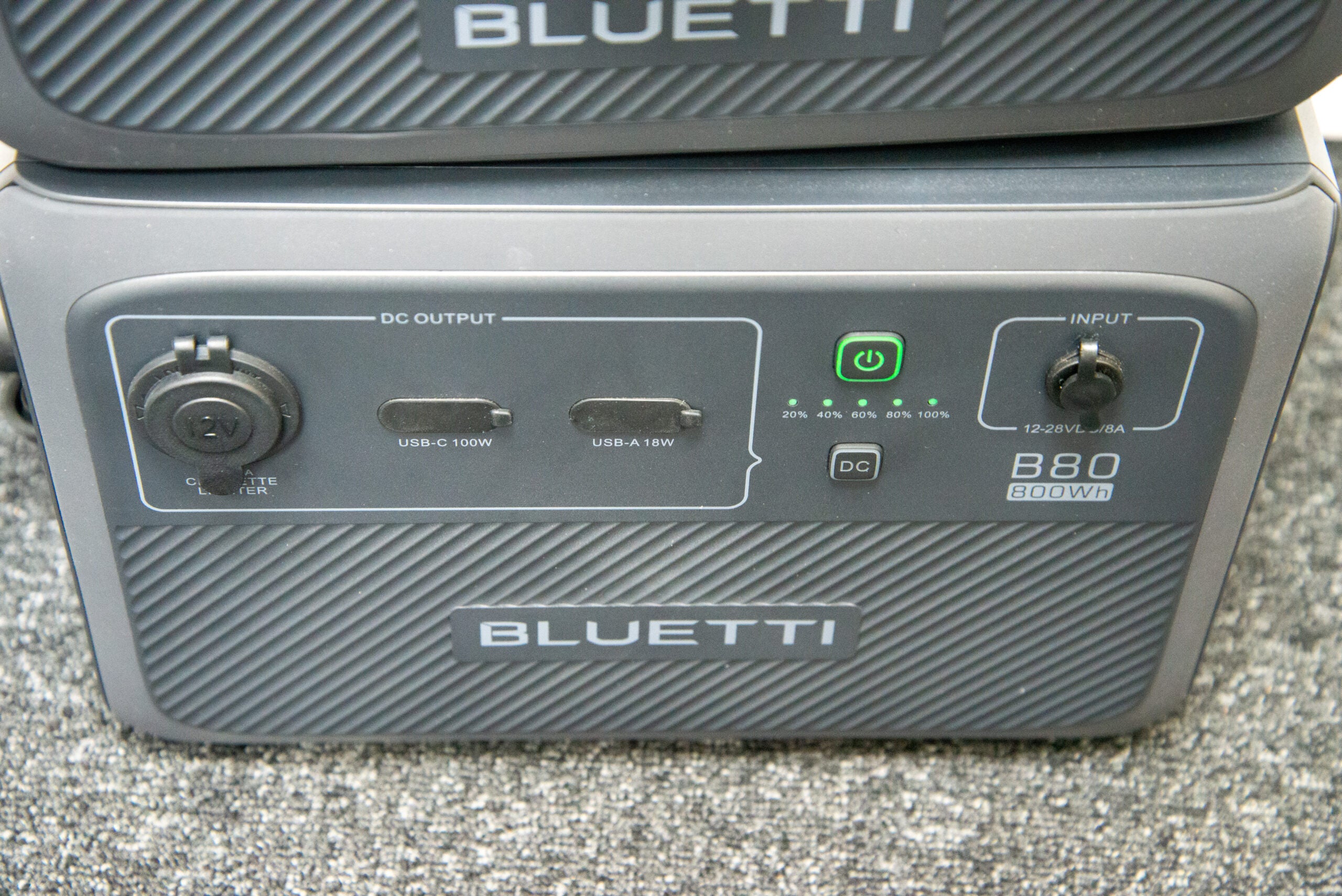 Bluetti AC60 extra battery DC outputs