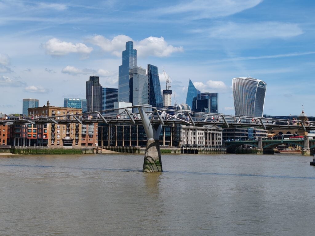 A look at the City of London, courtesy of the Honor 90