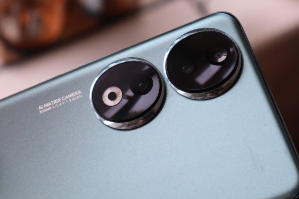 The dual camera modules on the Honor 90