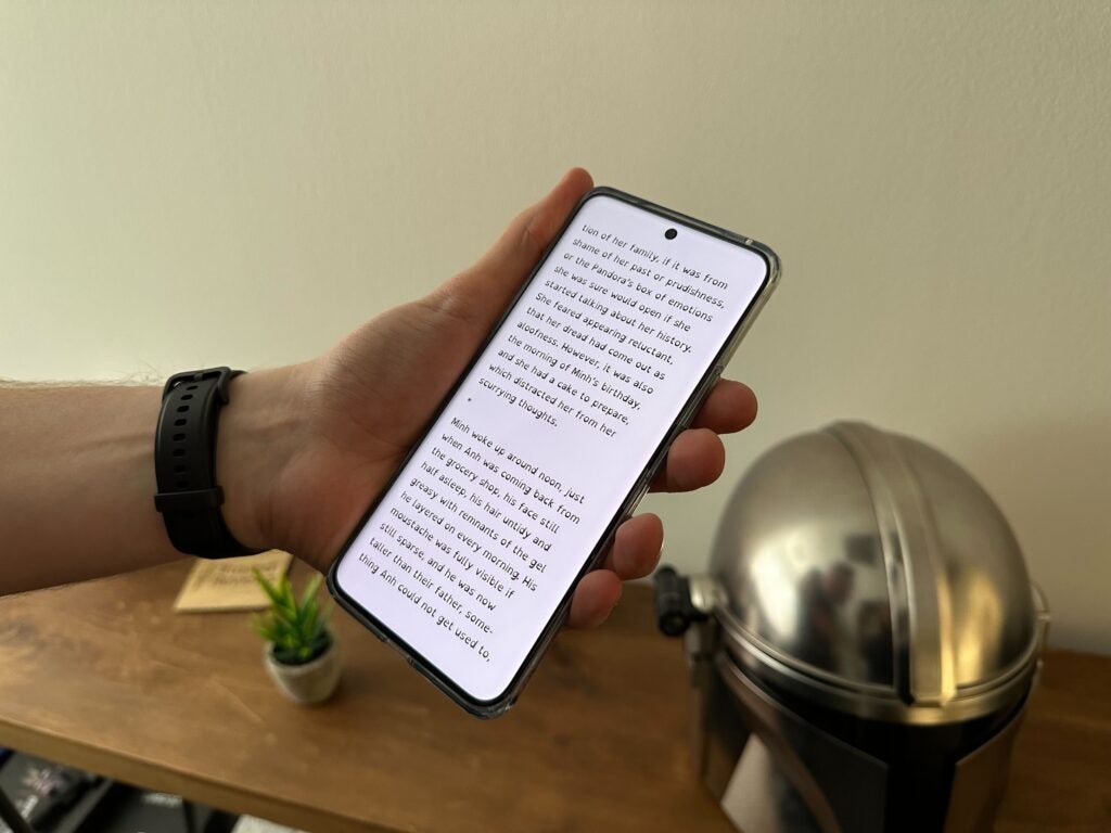 The screen on the Honor 90 is great for reading