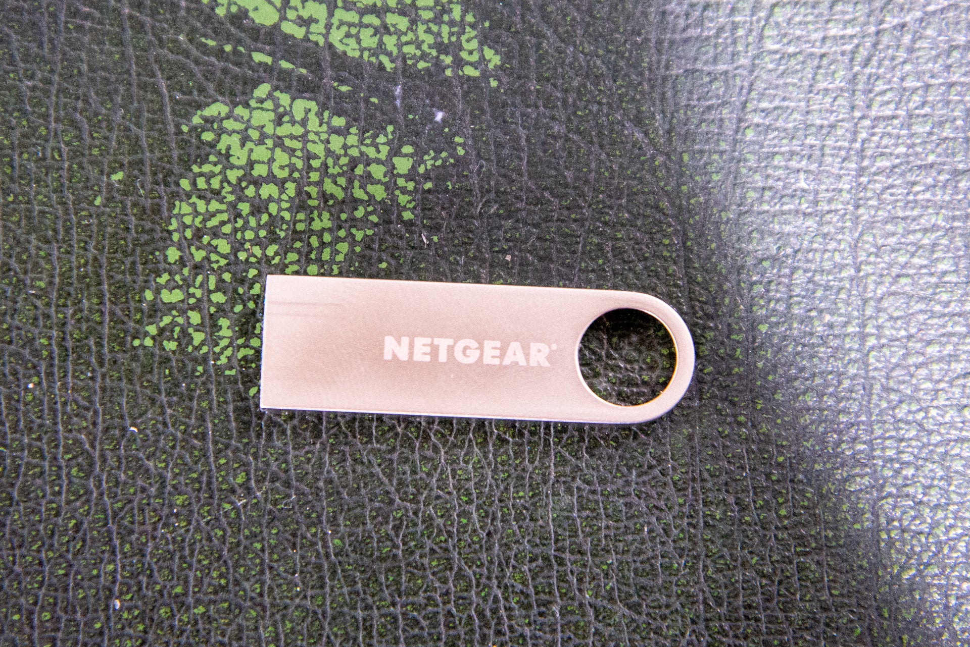 Netgear Nighthawk Tri-Band USB 3.0 WiFi Adapter A8000 driver on flash drive