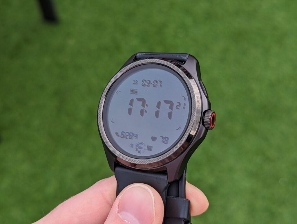 The design of the TicWatch Pro 5 leaves something to be desired