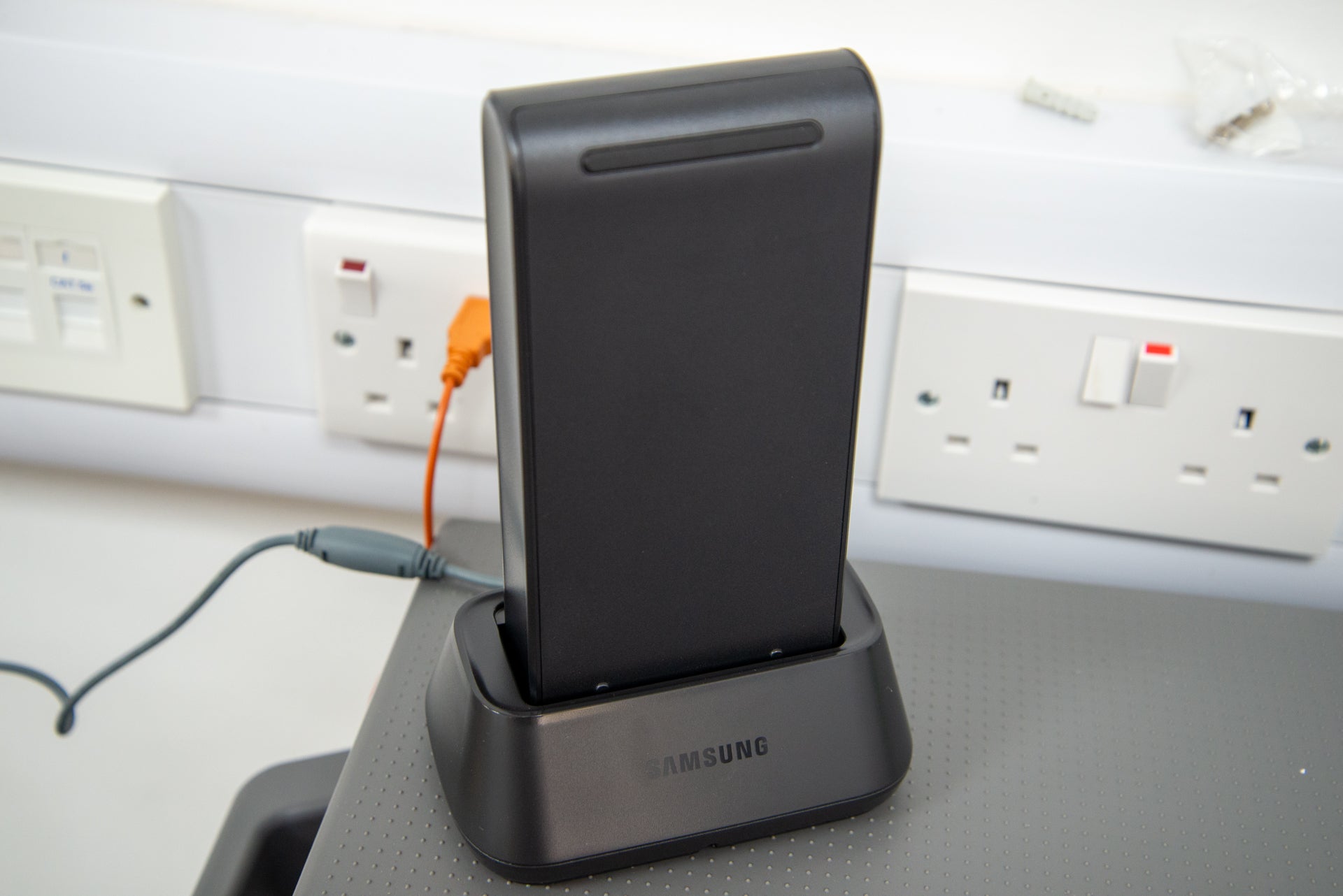 Samsung Bespoke Jet AI battery charger