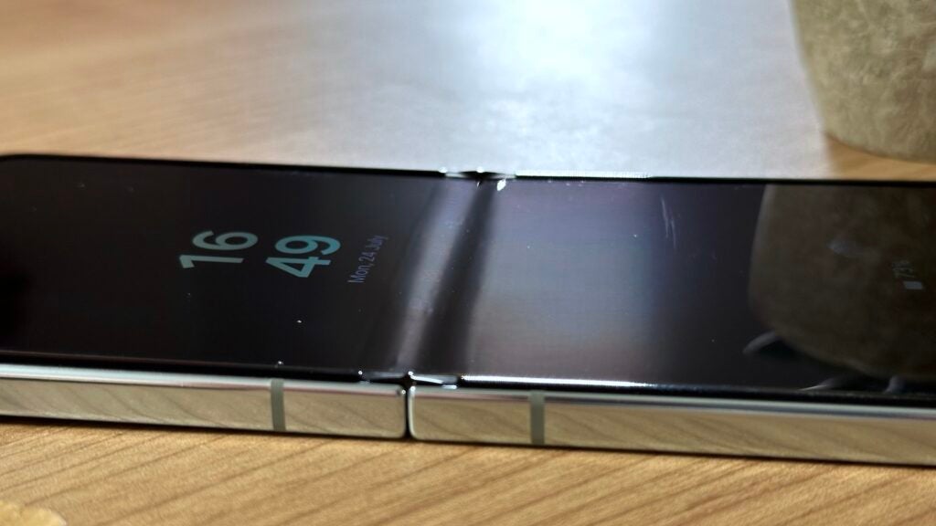 The Samsung Galaxy Z Flip 5's crease