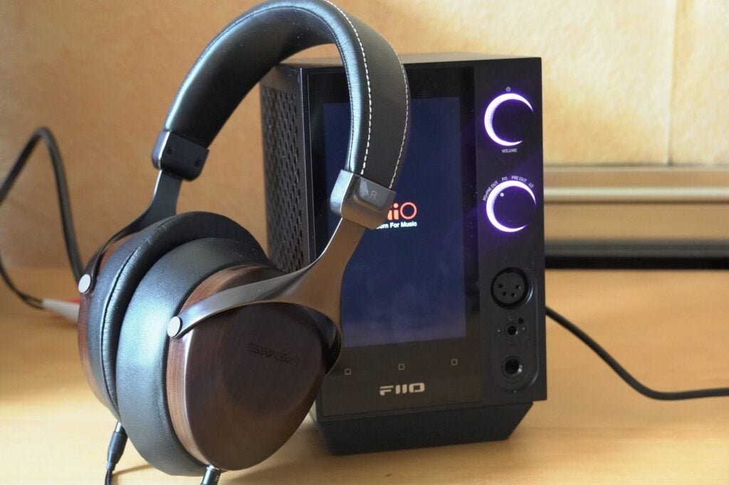 FiiO R7 Sivga Robin headphones
