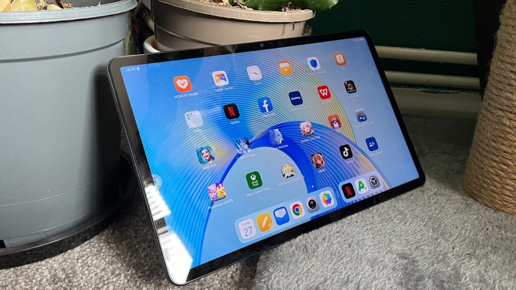 Honor Pad X9 side-on with display visible