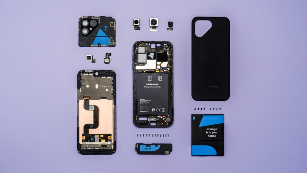 Fairphone 5 in parts