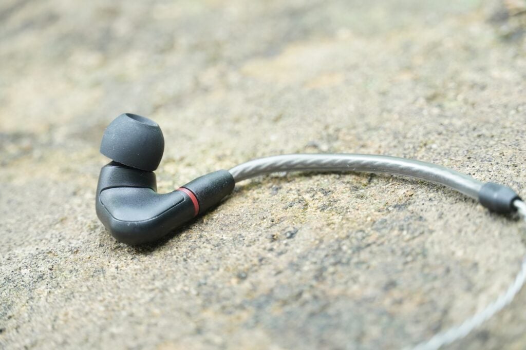 Sennheiser IE 200 ear hook design