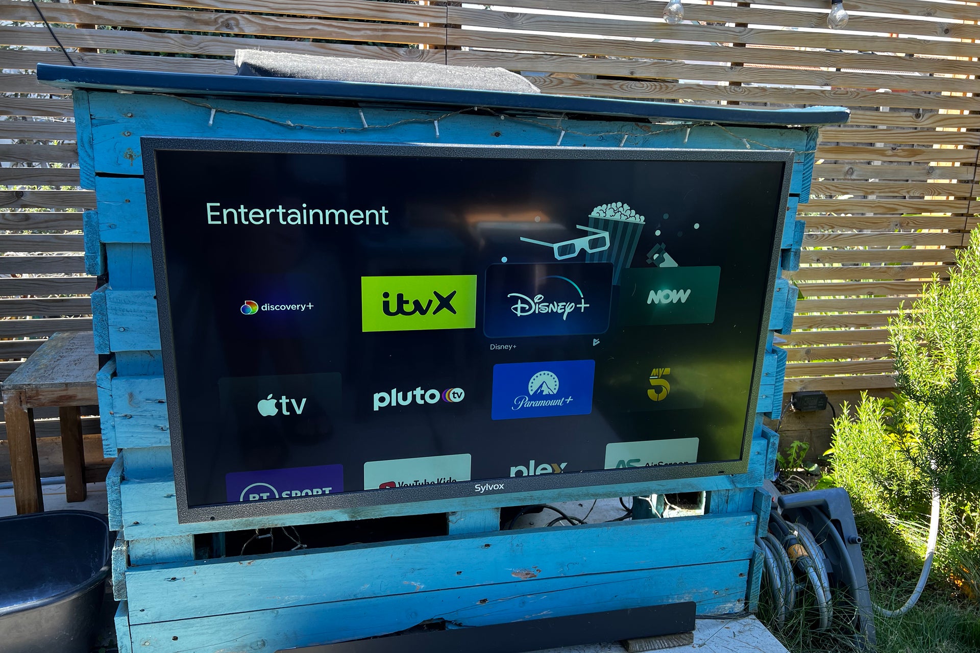 Sylvox 43-inch Deck Pro Outdoor TV apps