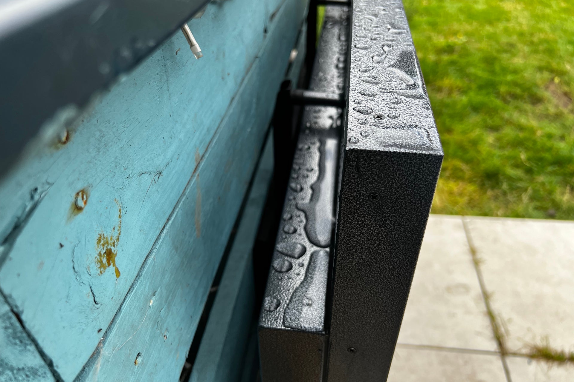 Sylvox 43-inch Deck Pro Outdoor TV wet after rain