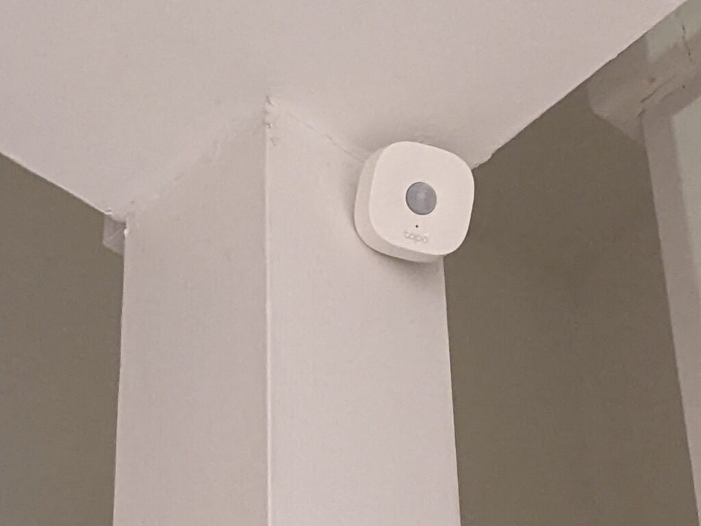 TP-Link Tapo H100 Smart Hub with Chime motion sensor installed