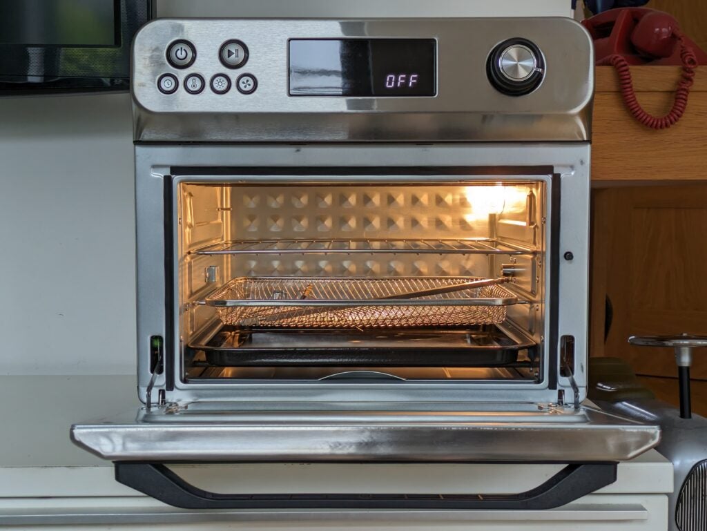 HYSapientia 24l Air Fryer Oven door open with accessories