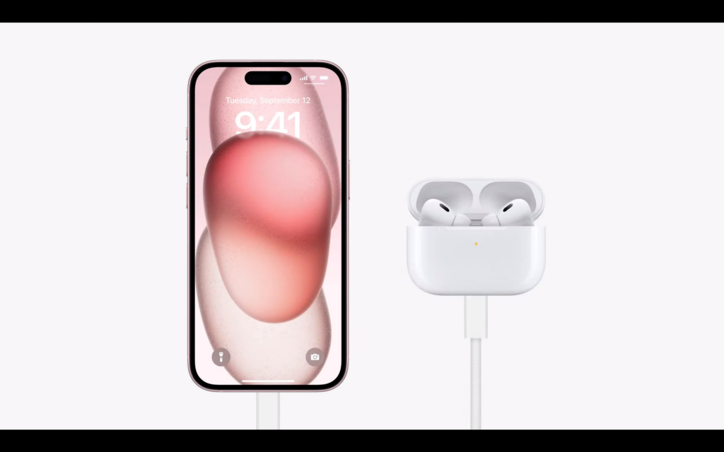 Apple iPhone 15 with upgraded AirPods Por 2