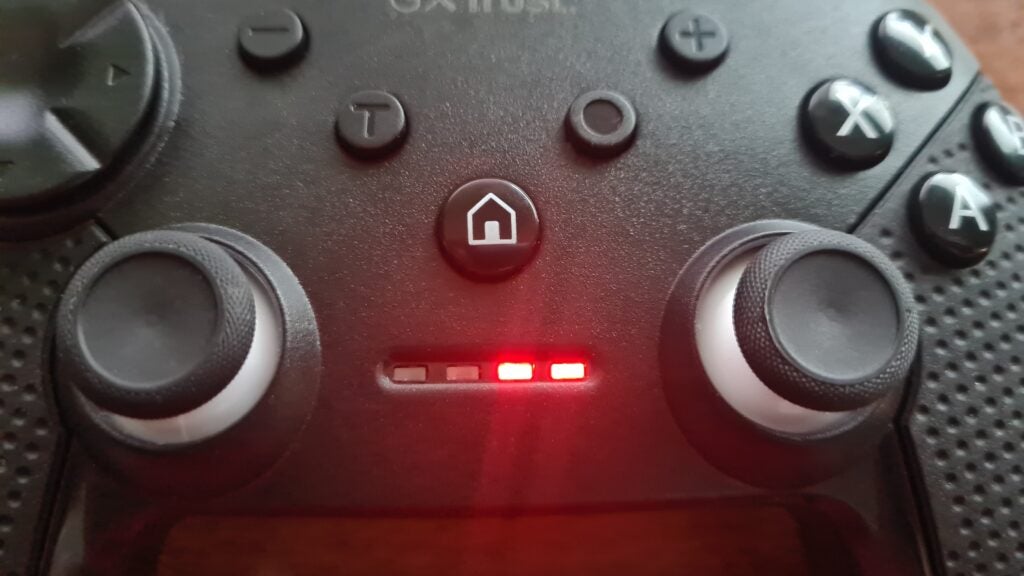 Close-up on buttons of the Trust GXT 542 Muta