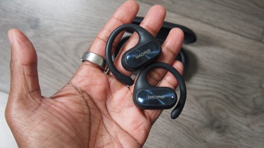 1MORE Fit SE Open Earbuds S30 in hand