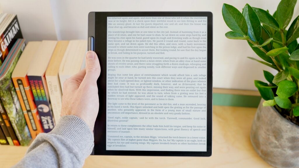 Lenovo Smart Paper front hold ebook