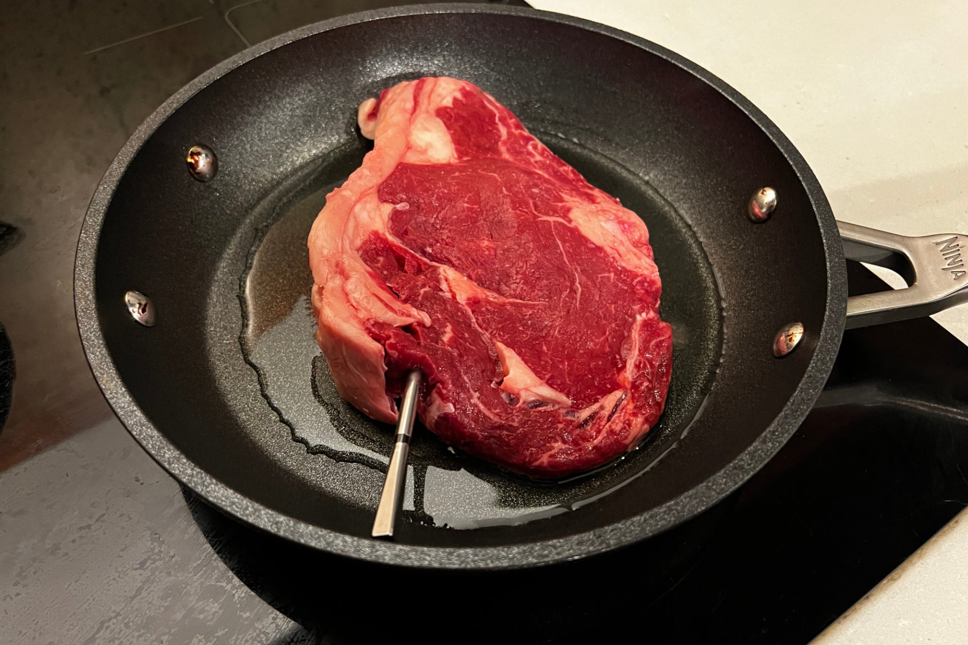 Meater 2 Plus cooking steak