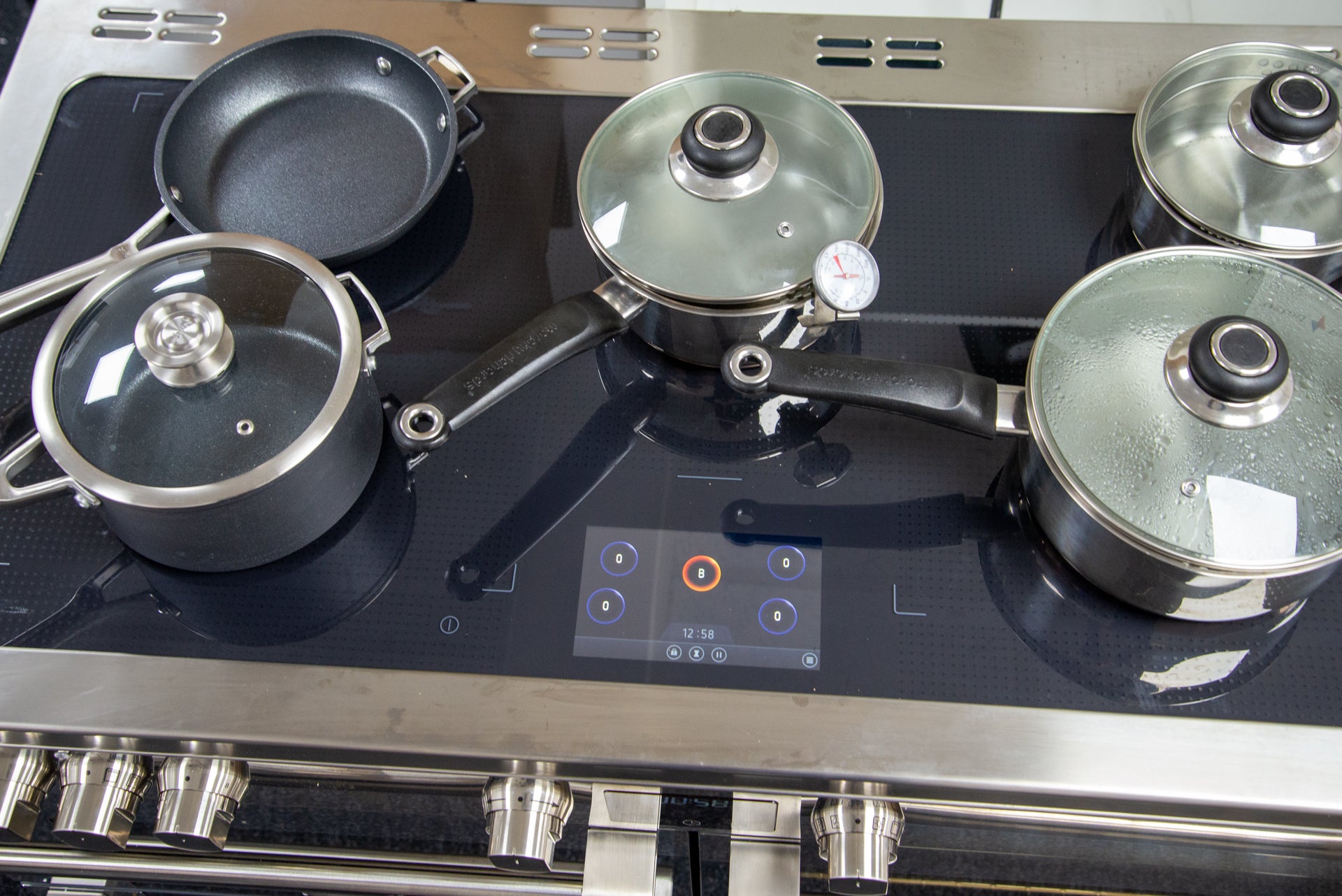 Stoves Sterling Deluxe D1100Ei ZLS hob in use