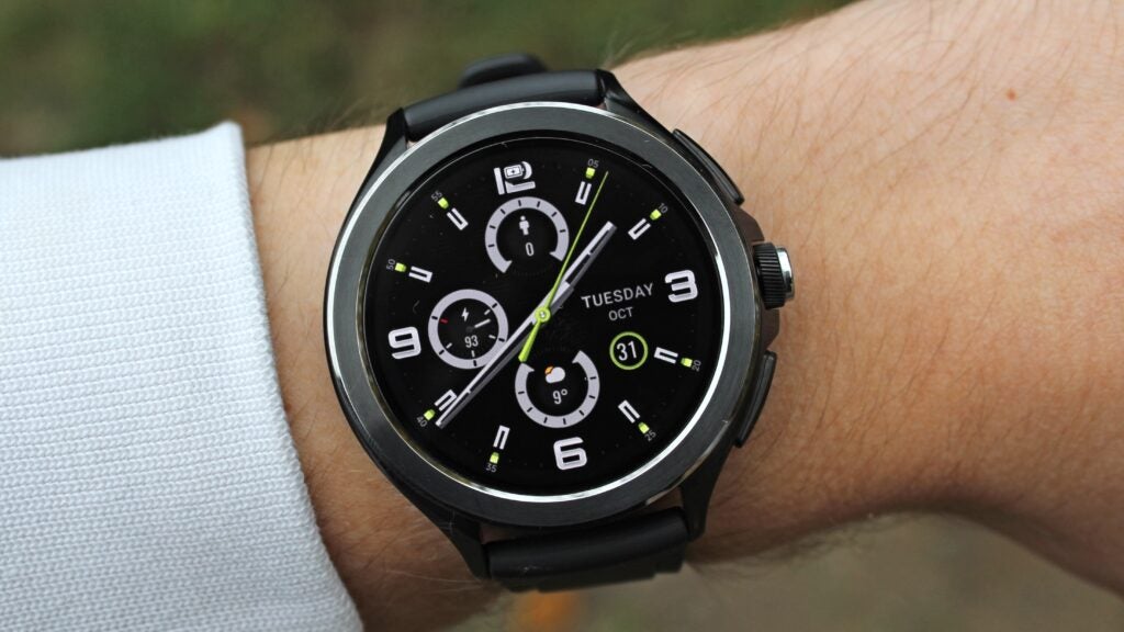 Xiaomi Watch 2 Pro watch faceXiaomi Watch 2 Pro on person's wrist displaying time and date.