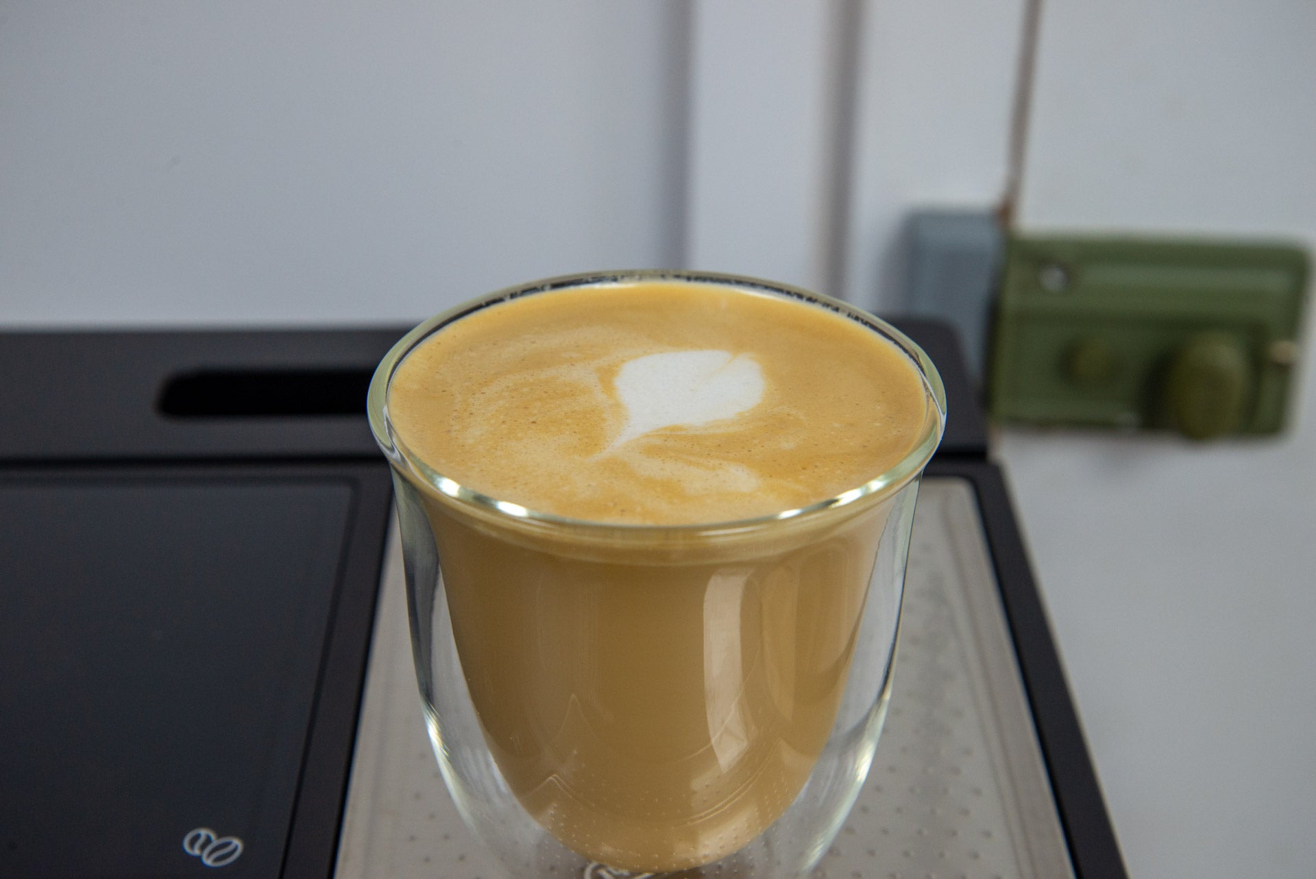 Beko CaffeExperto Bean To Cup Coffee Machine Steam Wand flat white