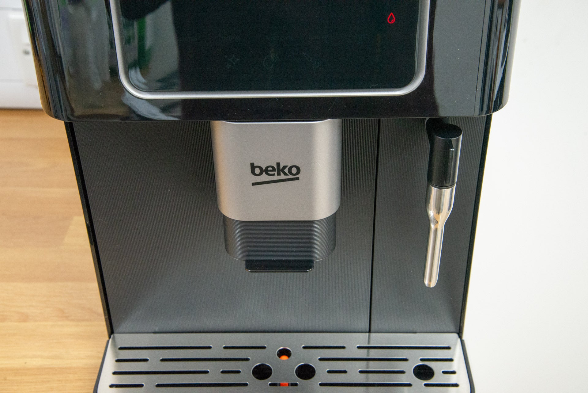 Beko CaffeExperto Bean To Cup Coffee Machine Steam Wand spout
