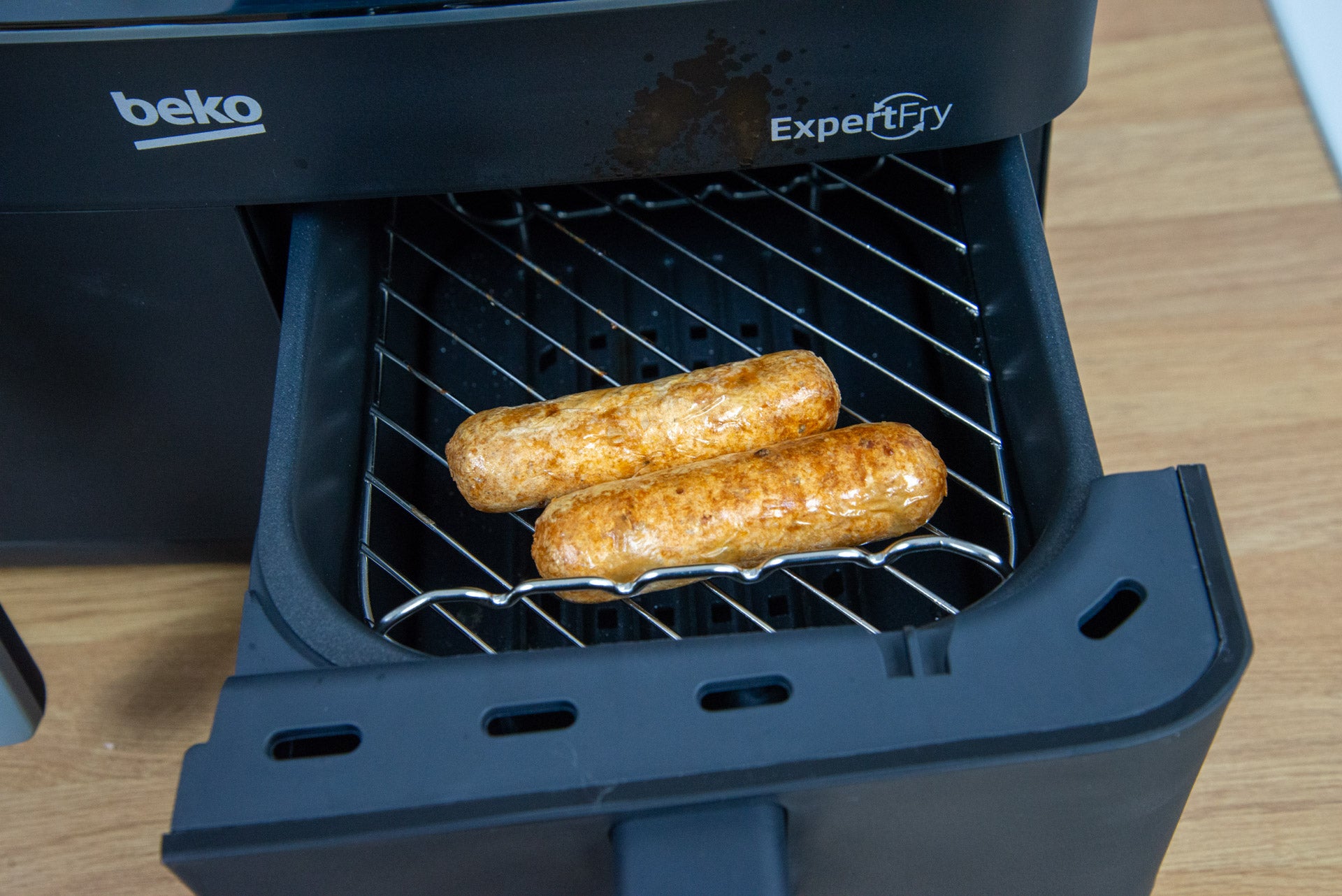 Beko ExpertFry Dual Zone Air Fryer sausages