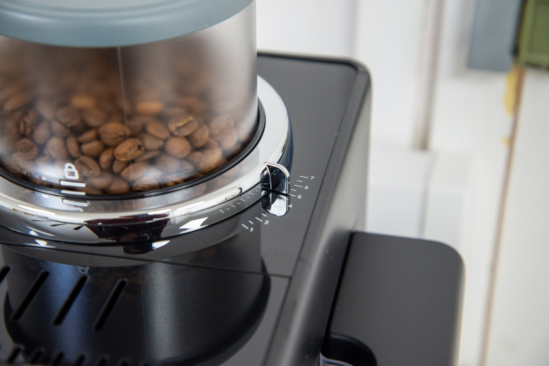 DeLonghi Rivelia Automatic Compact Bean to Cup Coffee Machine