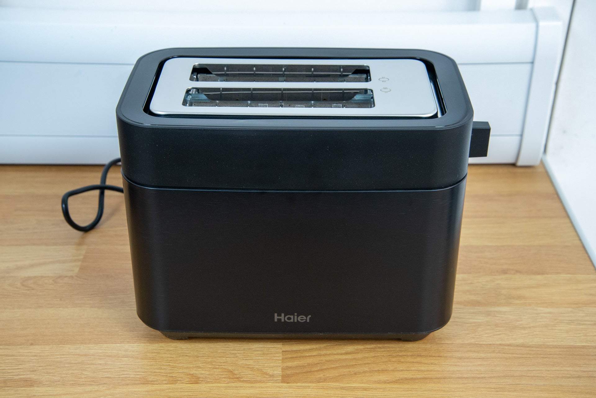Haier I-Master Series 5 Toaster 2 Slice side view