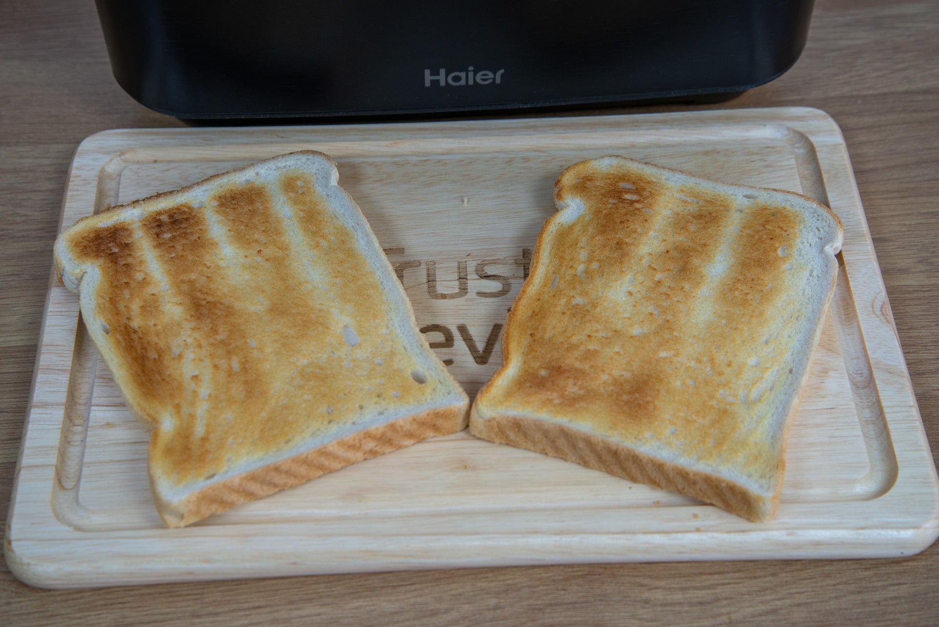 Haier I-Master Series 5 Toaster 2 Slice toasting sample 1