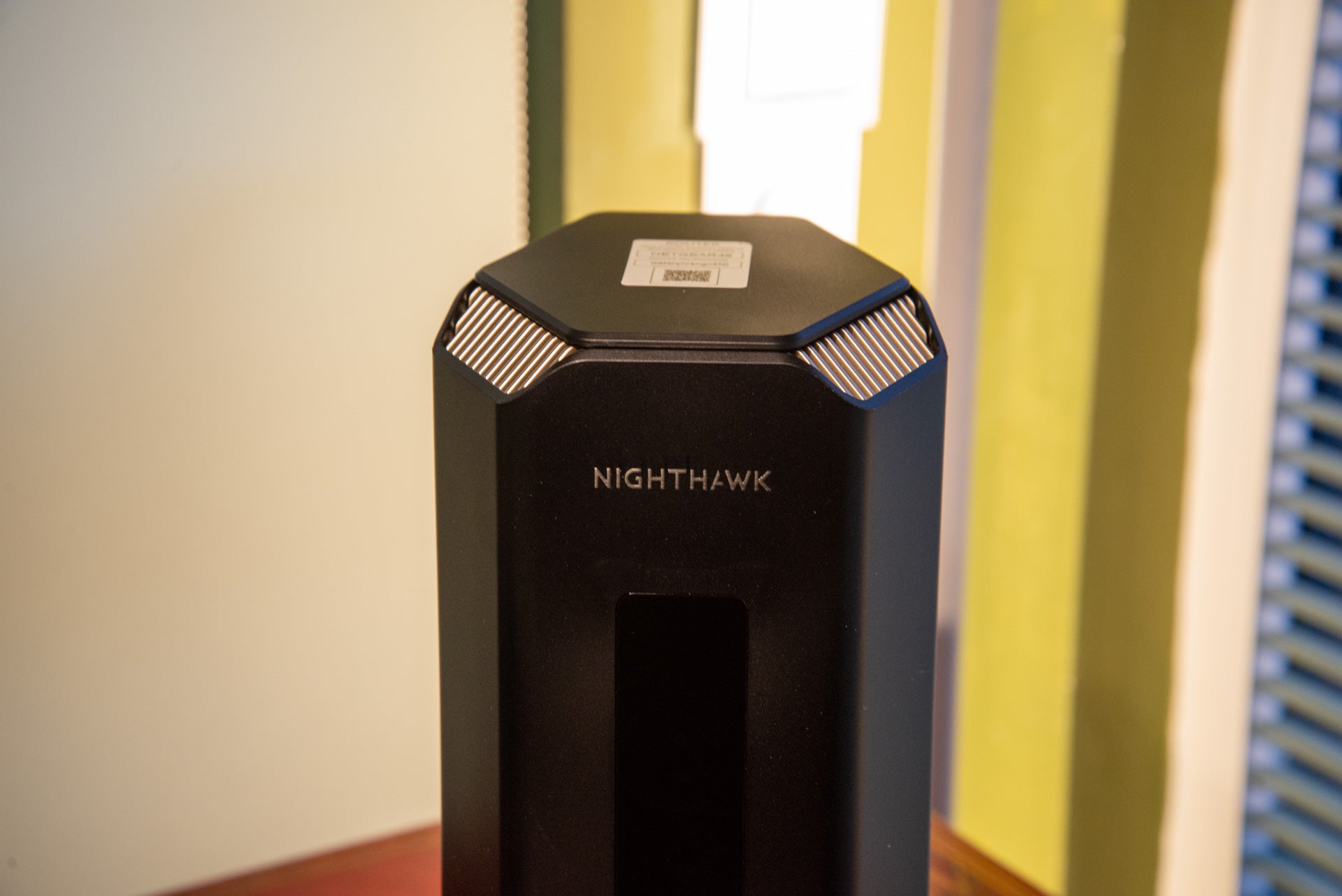 Netgear Nighthawk RS700 top