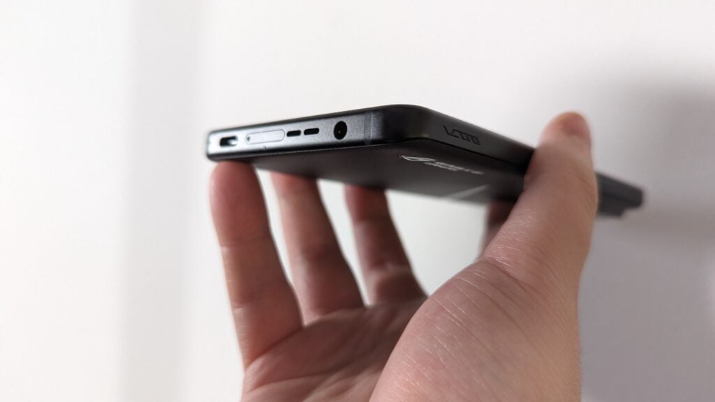 Asus ROG Phone 8 Pro Edition ports