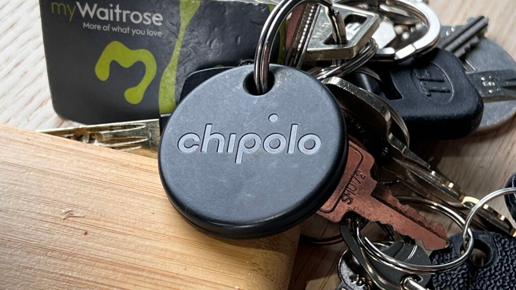 Chipolo One Spot บนกุญแจ