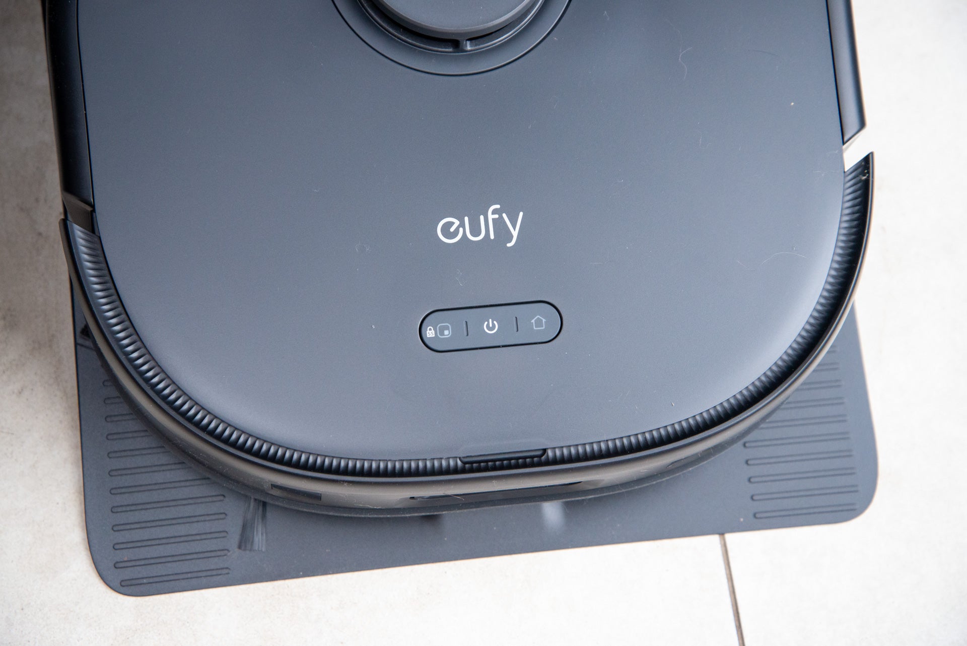 Eufy X10 Pro Omni buttons