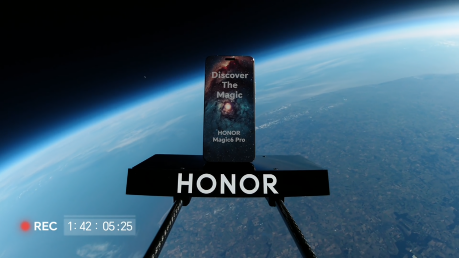 Honor Magic 6 Pro in space