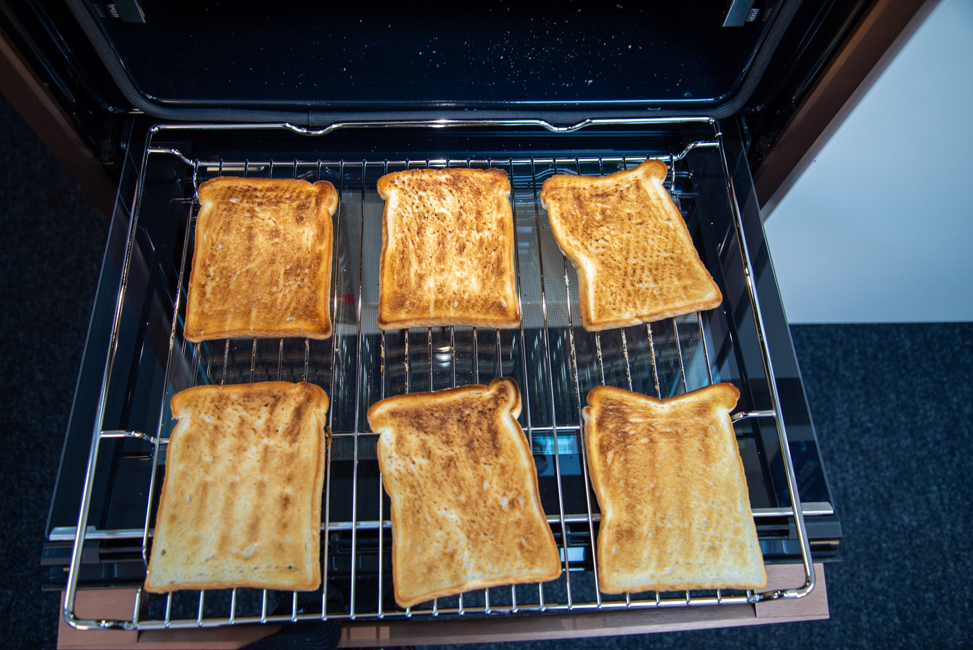 Neff B69VY7MY0 N 90 Oven toast from grill