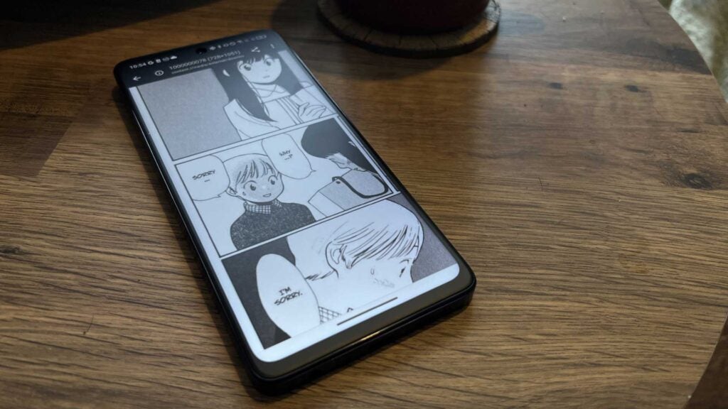 Reading manga on the TCL 40 NxtPaper.