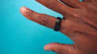 Person wearing a RingConn Smart Ring on their finger.