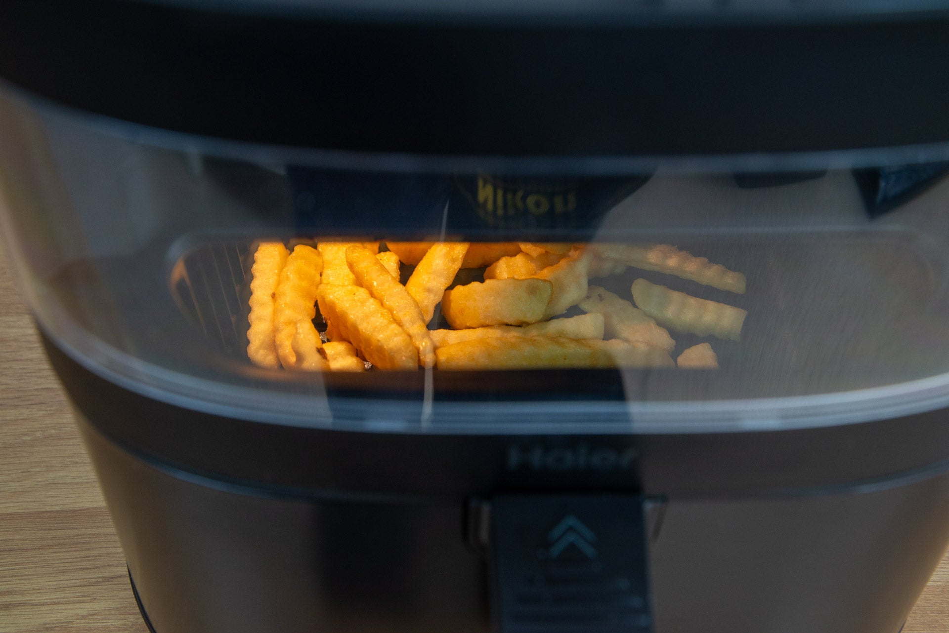 Haier I-Master Multi Air Fryer Series 5 HAF5TWA3 001 cooking chips